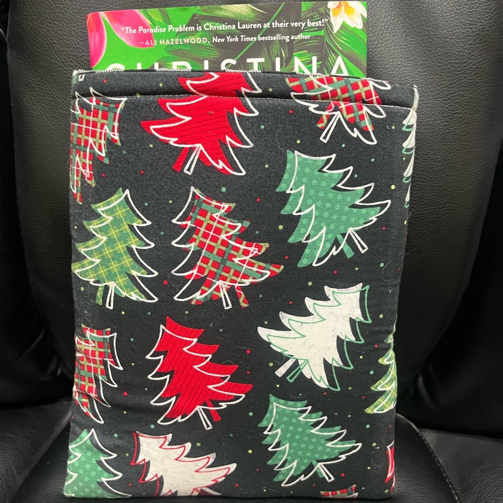 Christmas Tree Patterned Book Sleeve